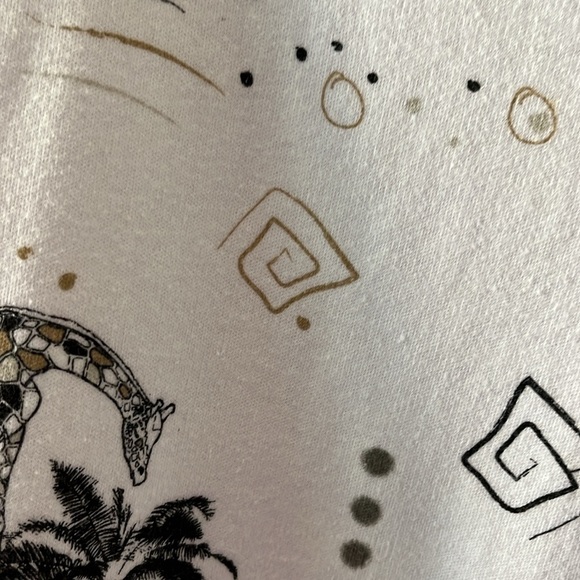 Keneth too! Vintage 3/4 sleeved white top with giraffes. Size XL - Picture 6 of 9